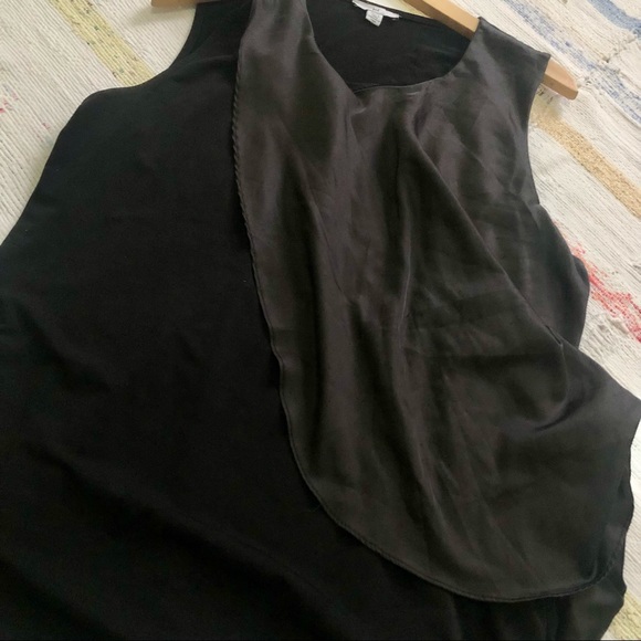 HALSTON Round Neck High Low Hem Casual Sleeveless Blouse - Picture 2 of 4